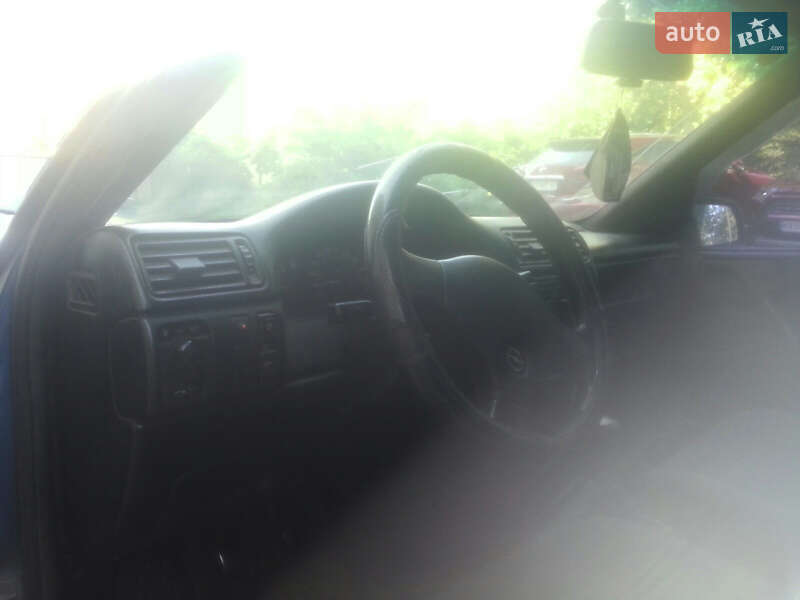 Седан Opel Vectra 1990 в Львове