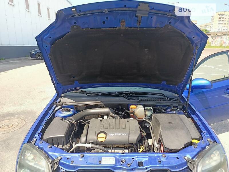 Седан Opel Vectra 2004 в Львові