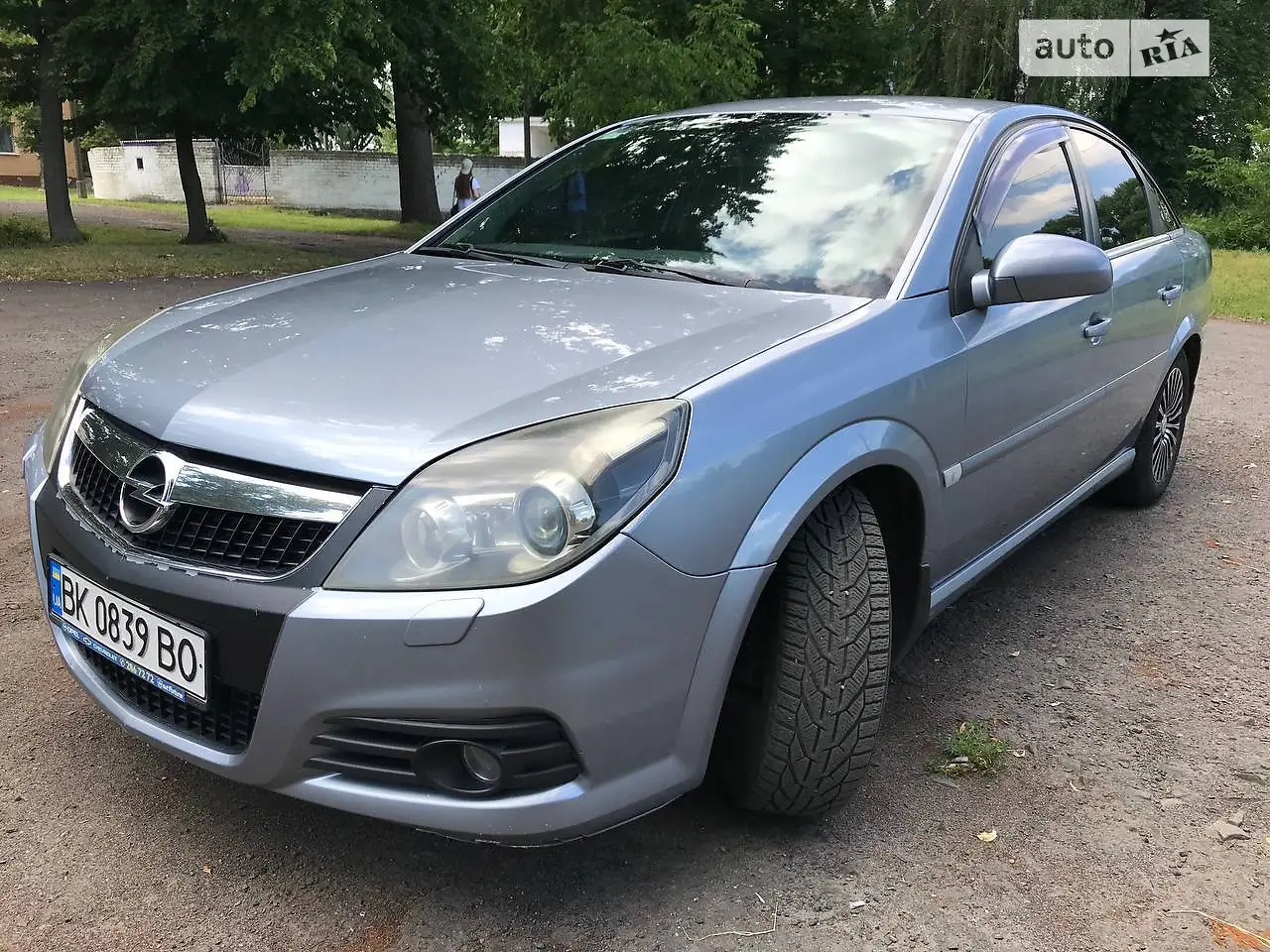 Продається домашнє авто, другий власник.
Поміняні розхідники, масло в двигуну, масло в акпп.
Вкладень не потребує, сів і поїхав.
Машина пройшла дорогу хімчистку та поліровку.
Великий вмісткий багажник, складається задній ряд сидінь.
В машині не палили!!!
В комплекті другий набір дисків.
Телефонуйте за ціну домовимось.
