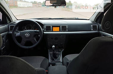 Седан Opel Vectra 2004 в Прилуках