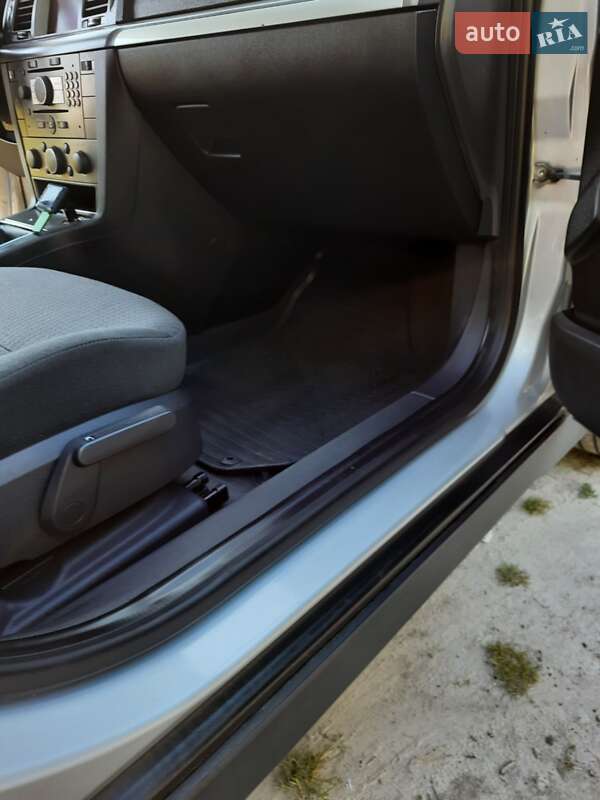 Универсал Opel Vectra 2007 в Костополе