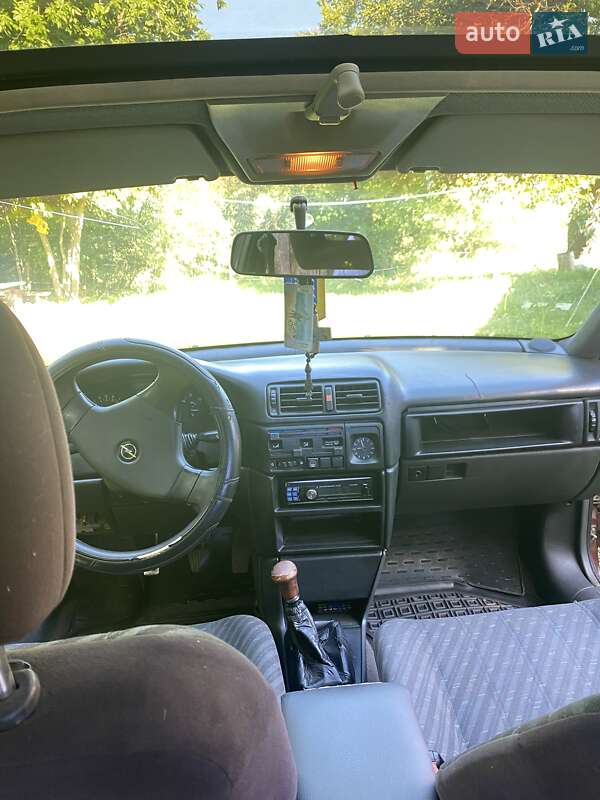 Седан Opel Vectra 1992 в Днепре