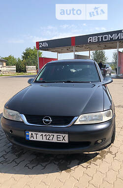 Ліфтбек Opel Vectra 1998 в Івано-Франківську