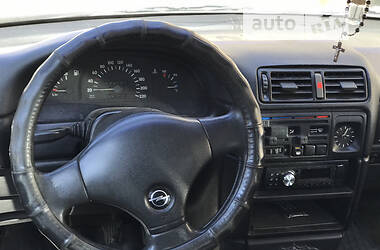 Седан Opel Vectra 1990 в 