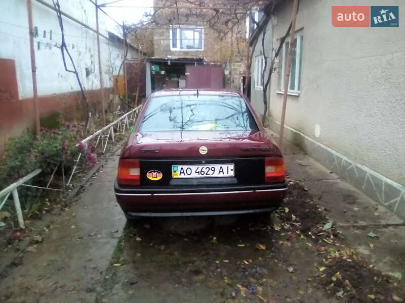 Седан Opel Vectra 1990 в Виноградове