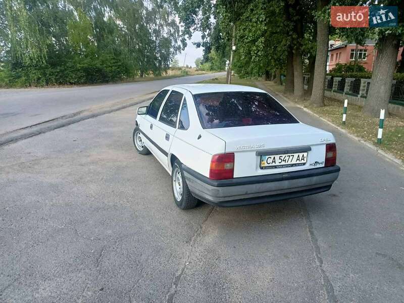 Седан Opel Vectra 1989 в Умані