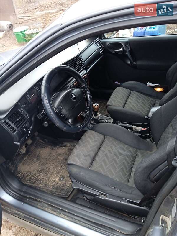 Седан Opel Vectra 2000 в Березовке
