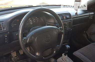 Седан Opel Vectra 1995 в Львове