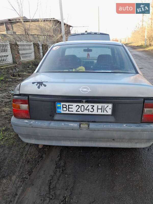 Седан Opel Vectra 1989 в Первомайске