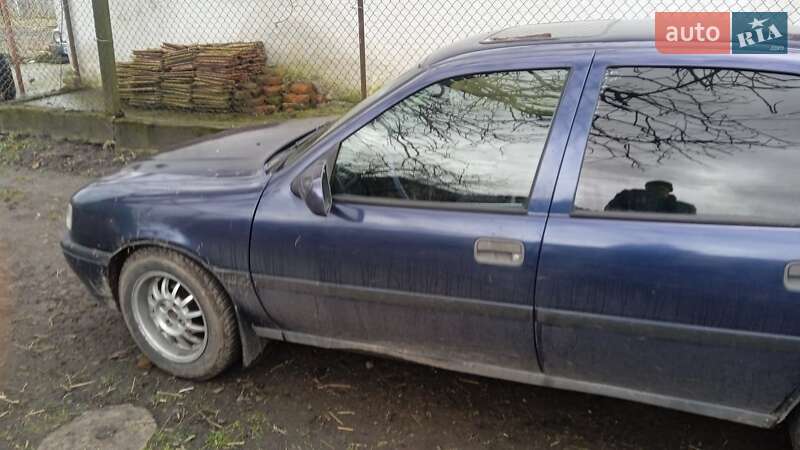 Седан Opel Vectra 1990 в Львове