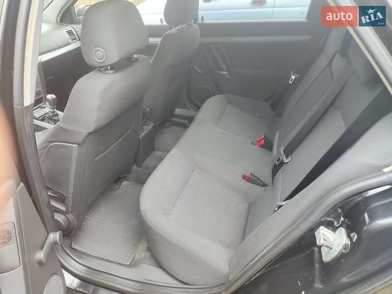 Седан Opel Vectra 2006 в Рокитном