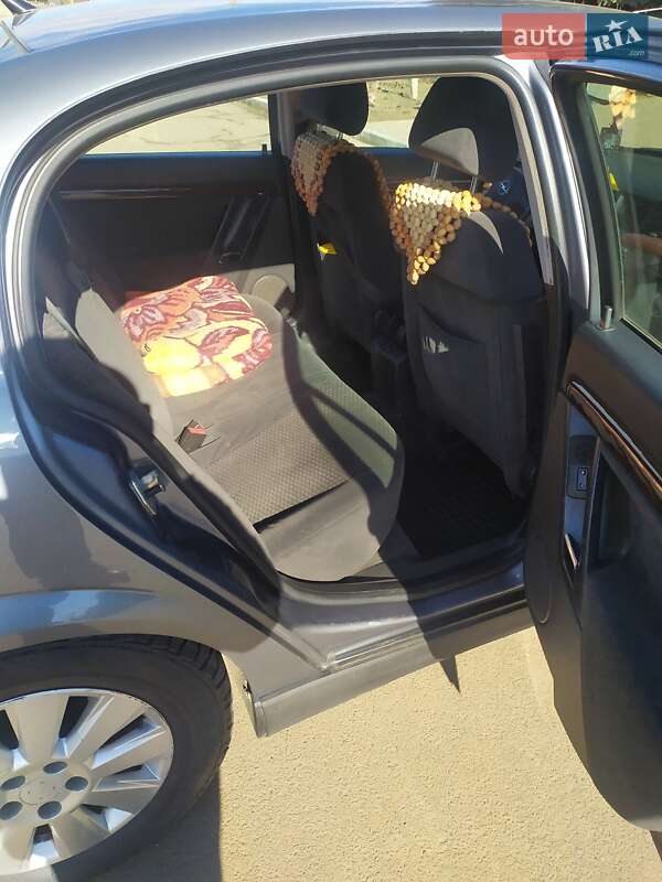 Седан Opel Vectra 2002 в Захарівці