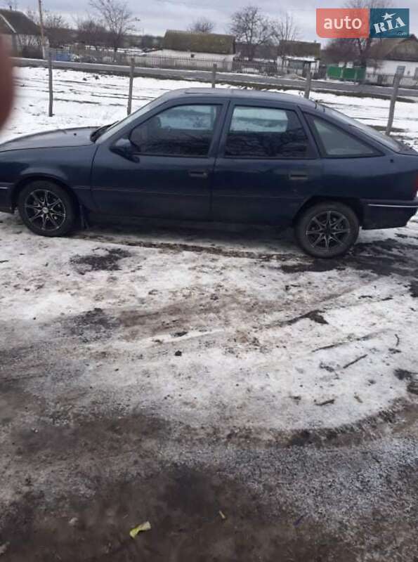 Седан Opel Vectra 1989 в Новом Буге фото 3 Седан Opel Vectra 1989 в Новом Буге