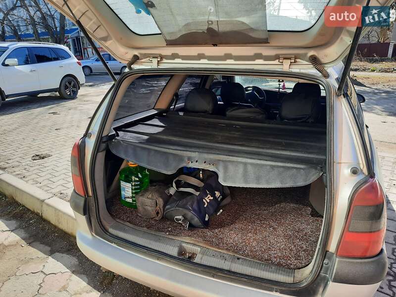 Универсал Opel Vectra 1998 в Кельменцах