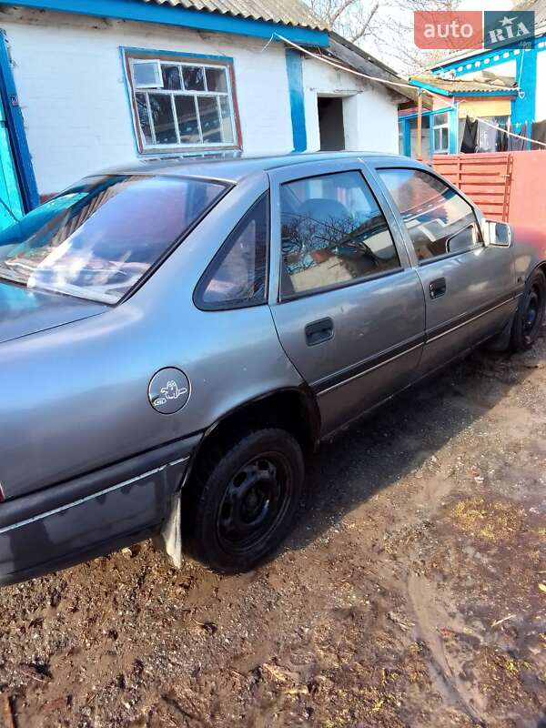 Седан Opel Vectra 1992 в Корсуне-Шевченковском