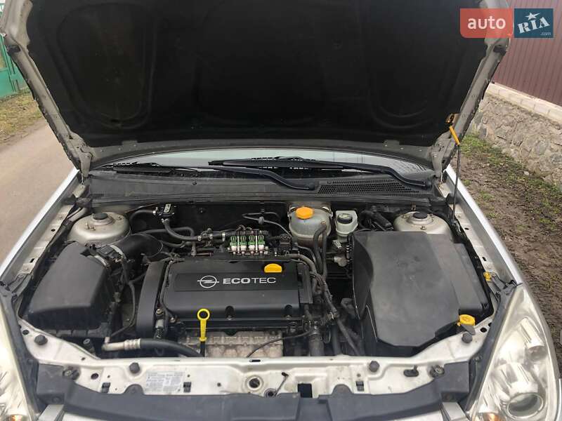 Седан Opel Vectra 2008 в Умані