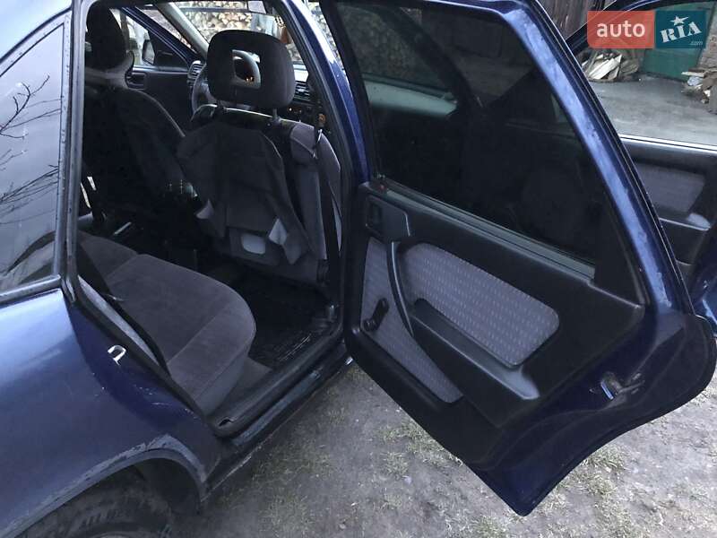 Седан Opel Vectra 1993 в Львові