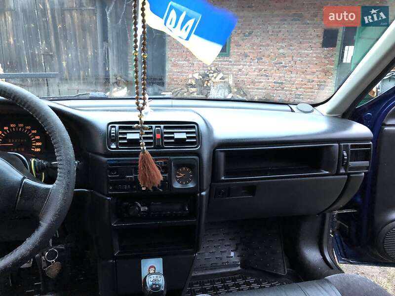 Седан Opel Vectra 1993 в Львові