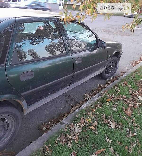 Седан Opel Vectra 1995 в Украинке