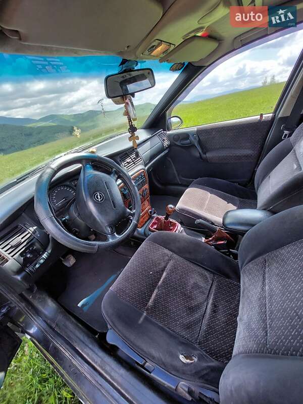 Седан Opel Vectra 1997 в Ужгороде