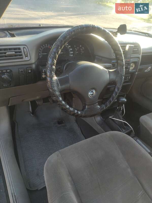 Седан Opel Vectra 1988 в Изюме фото 5 Седан Opel Vectra 1988 в Изюме