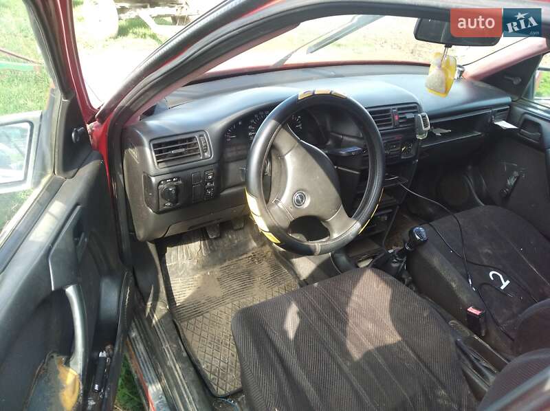 Седан Opel Vectra 1989 в Мостиске