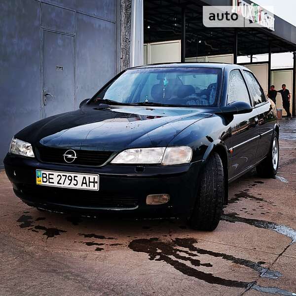 Седан Opel Vectra 1998 в Вознесенске