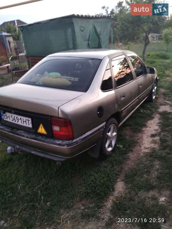 Седан Opel Vectra 1989 в Ізмаїлі фото 3 Седан Opel Vectra 1989 в Ізмаїлі