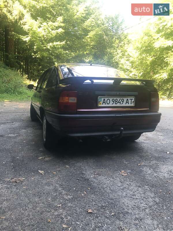 Лифтбек Opel Vectra 1989 в Рахове фото 5 Лифтбек Opel Vectra 1989 в Рахове