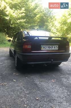 Лифтбек Opel Vectra 1989 в Рахове