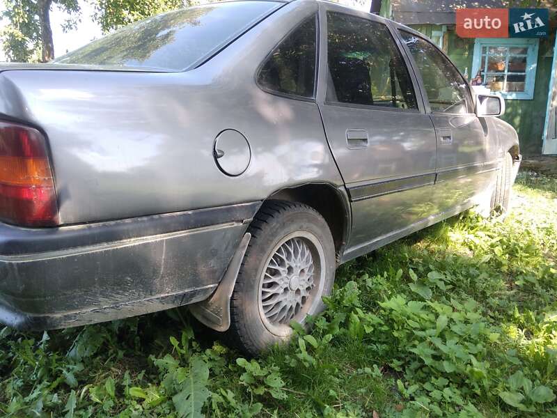 Седан Opel Vectra 1988 в Луцке