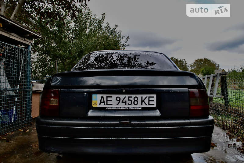 Седан Opel Vectra 1990 в Днепре