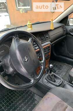 Седан Opel Vectra 2001 в Рокитному