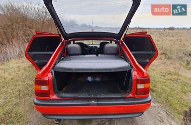 Седан Opel Vectra 1989 в Золочеві