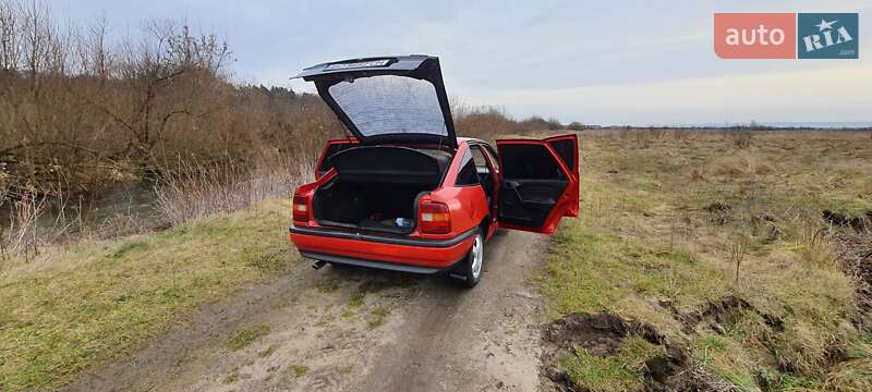 Седан Opel Vectra 1989 в Золочеві
