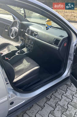 Седан Opel Vectra 2004 в 