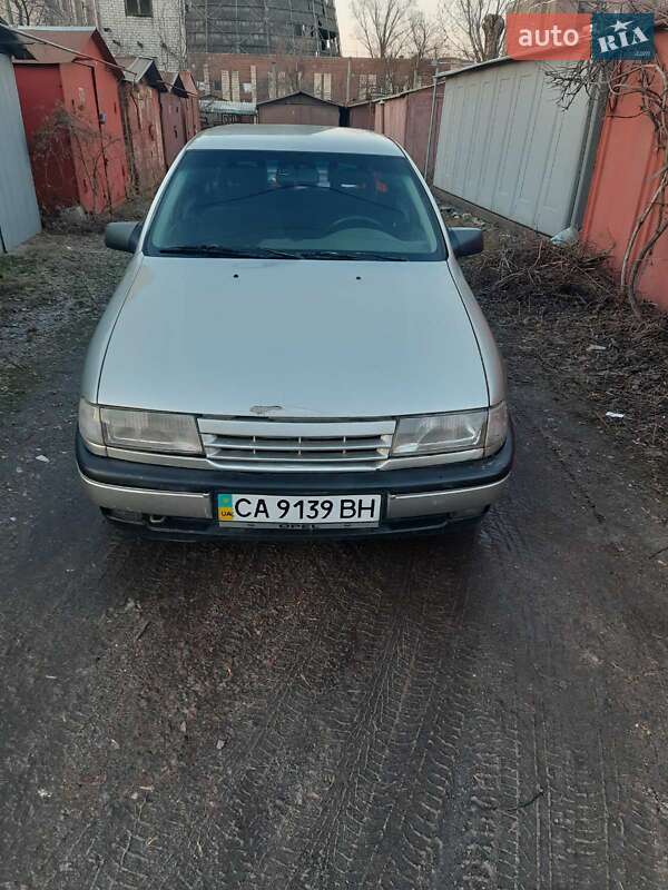 Седан Opel Vectra 1992 в Киеве