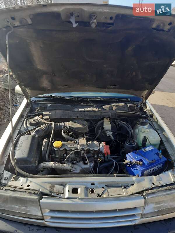 Седан Opel Vectra 1992 в Киеве