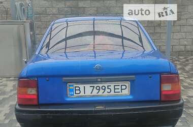 Седан Opel Vectra 1989 в Гадяче