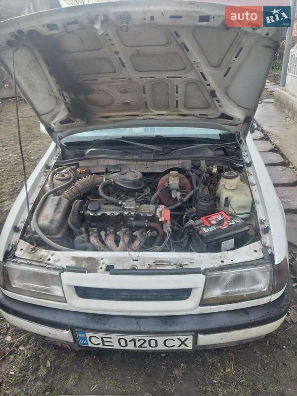 Седан Opel Vectra 1990 в Кельменцах