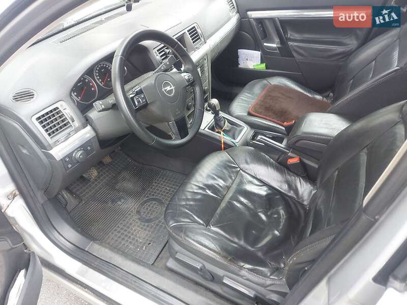 Седан Opel Vectra 2006 в Херсоне