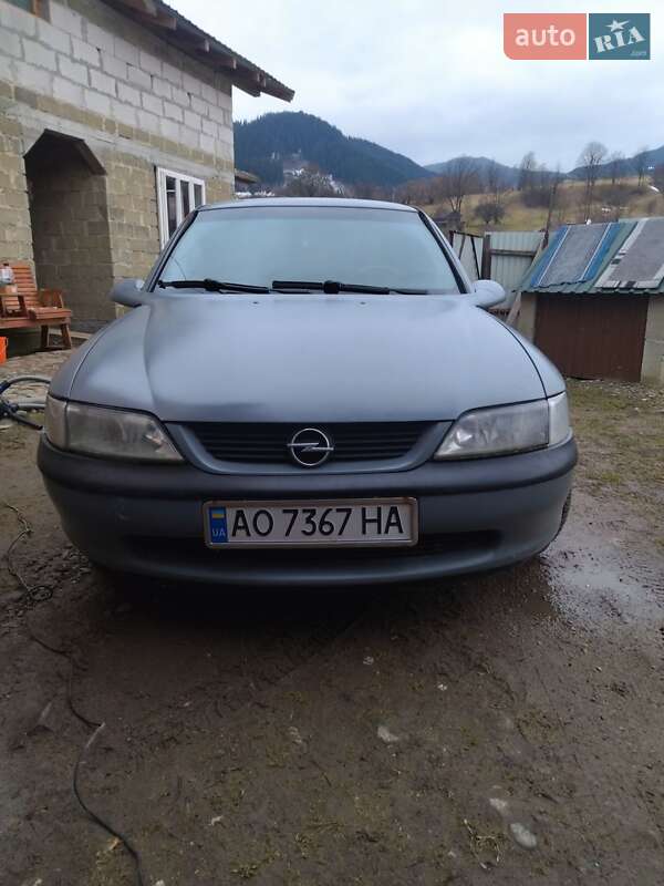 Седан Opel Vectra 1998 в Рахове