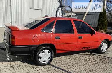 Седан Opel Vectra 1992 в Косове