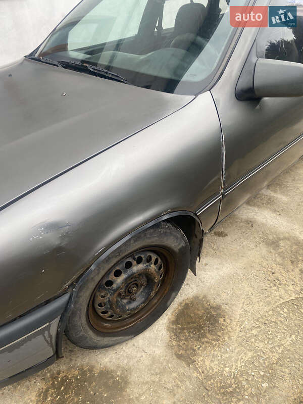 Седан Opel Vectra 1990 в Коломые