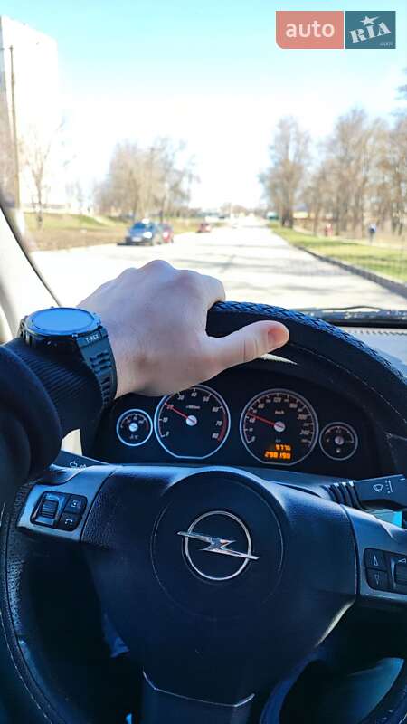 Седан Opel Vectra 2005 в Лозовой