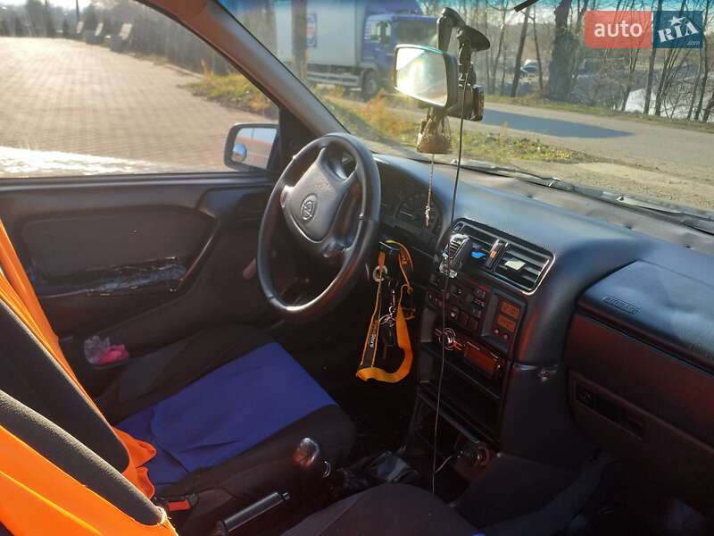 Седан Opel Vectra 1995 в Івано-Франківську