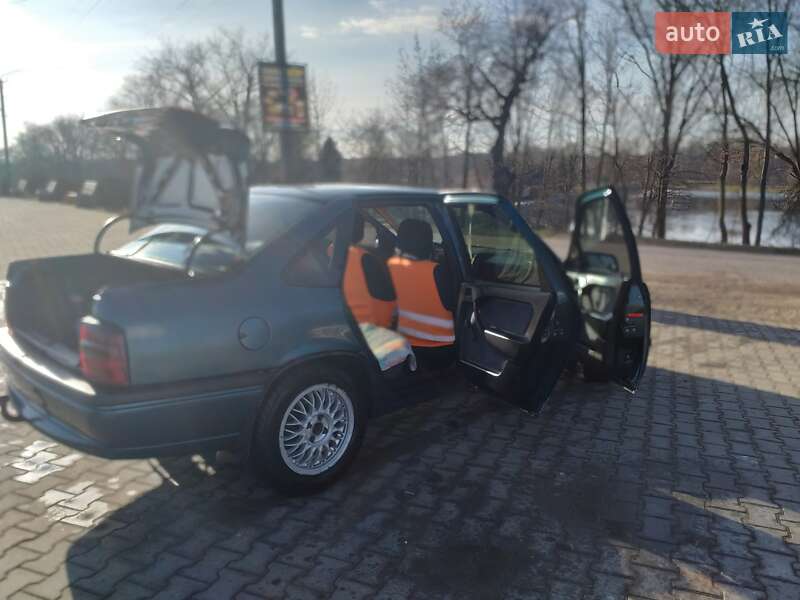 Седан Opel Vectra 1995 в Івано-Франківську