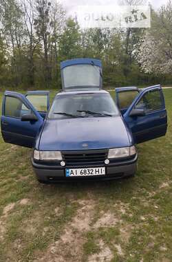 Лифтбек Opel Vectra 1992 в Немирове