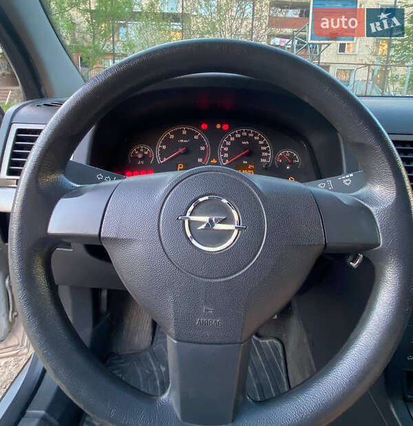 Седан Opel Vectra 2005 в Чернівцях