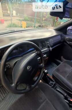 Седан Opel Vectra 1998 в Бершади